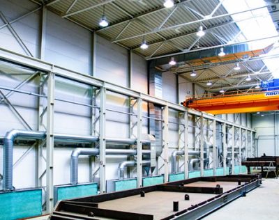 Freiflaechenanlage_mit_Seitenwandabsaugung_zur_Lackierung_grosser_Stahlbaukonstruktionen