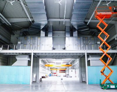 Freiflaechenanlage_mit_diagonaler_Luftfuehrung_und_Aufflurabsaugung