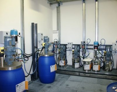 Lackversorgungsraum_mit_Apllikationstechnik