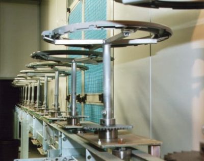 Reinigungsstation_an_einer_Kunststofflackieranlage