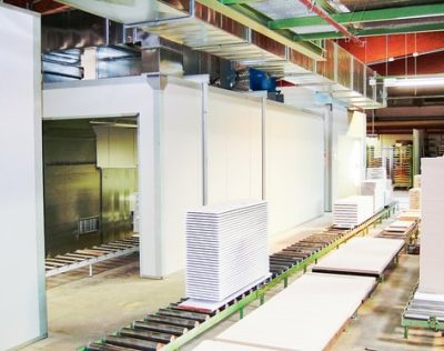 Durchlauf_Lackieranlage_im_Kuechenbau