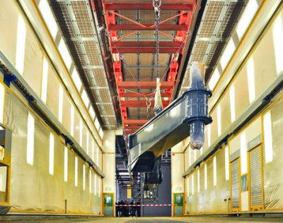 Lackierkabine_mit_Arbeitsbuehnen_fuer_Bauteile_bis_19m