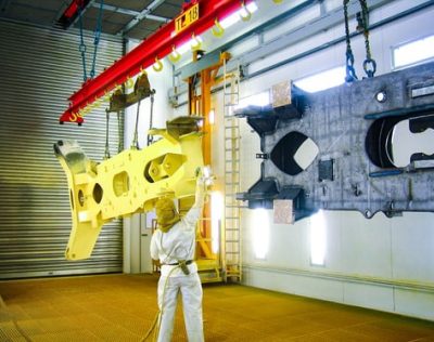 Lackierkabine_zur_Beschichtung_von_Baggerteilen