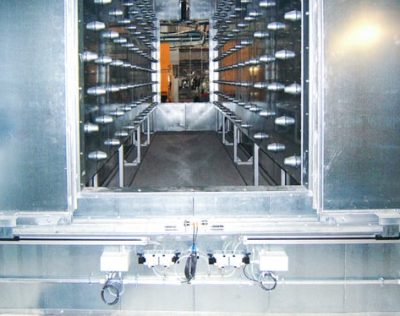 Blaszone_einer_Pulverbeschichtungsanlage_bei_der_Montage.jpg Blaszone_einer_Pulverbeschichtungsanlage_bei_der_Montage