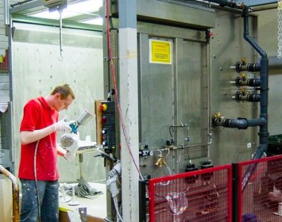 Lackierstand-mit-Nassabscheidung_fuer_die_Beschichtung_von_Armaturen