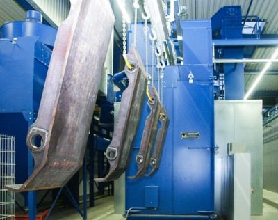 Strahlkabine_als_Teil_einer_Beschichtungsanlage.jpg Strahlkabine_als_Teil_einer_Beschichtungsanlage