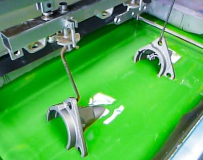 Lackbad_zur_Beschichtung_von_Bauteilen.jpg Lackbad_zur_Beschichtung_von_Bauteilen