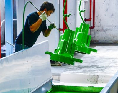 Nachbearbeitungsstand_fuer_Tauchbeckenlackieranlagen.jpg Nachbearbeitungsstand_fuer_Tauchbeckenlackieranlagen