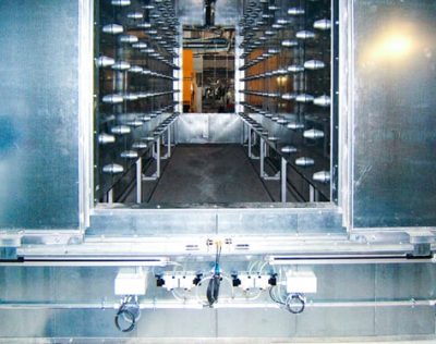 Blaszone_und_Trockner_als_Bestandteil_einer_Pulverbeschichtungsanlage.jpg Blaszone_und_Trockner_als_Bestandteil_einer_Pulverbeschichtungsanlage