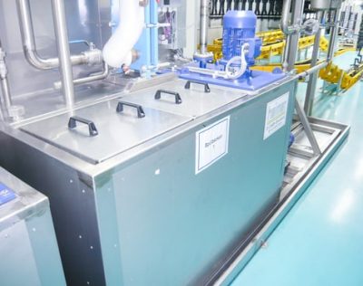 Behaelter_als_Teil_einer_Durchlaufvorbehandlungsanlage.jpg Behaelter_als_Teil_einer_Durchlaufvorbehandlungsanlage