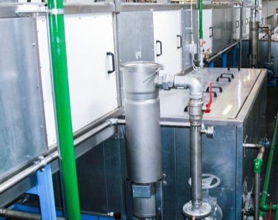 Behaeltertechnik_Vorbehandlungskabine_fuer_Hauben.jpg Behaeltertechnik_Vorbehandlungskabine_fuer_Hauben