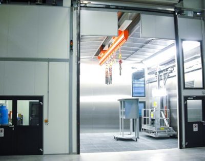 Reinigungskabine_fuer_Grossgetriebe.jpg Reinigungskabine_fuer_Grossgetriebe