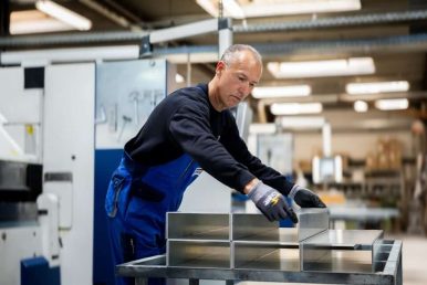 Bei_der_Fertigung_Heimer.jpg Bei_der_Fertigung_Heimer