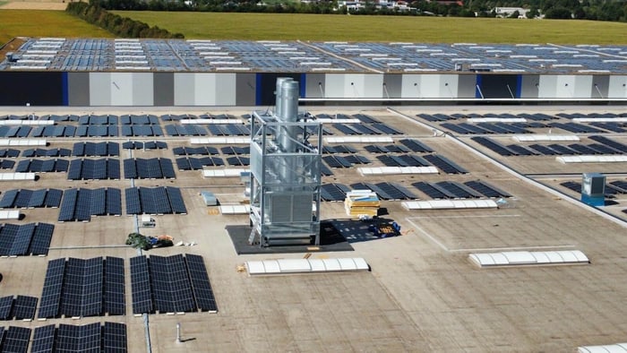 Doppelstock_Lackieranlage_Vollert_Anlagenbau - Lackieranlagen | Pulverbeschichtungsanlagen | Vorbehandlungsanlagen